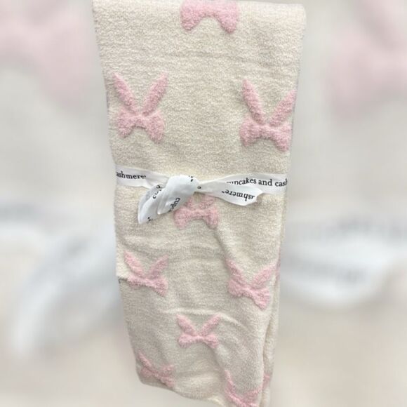 Cupcakes & Cashmere Cream and Pink Bow Patterned Blanket!